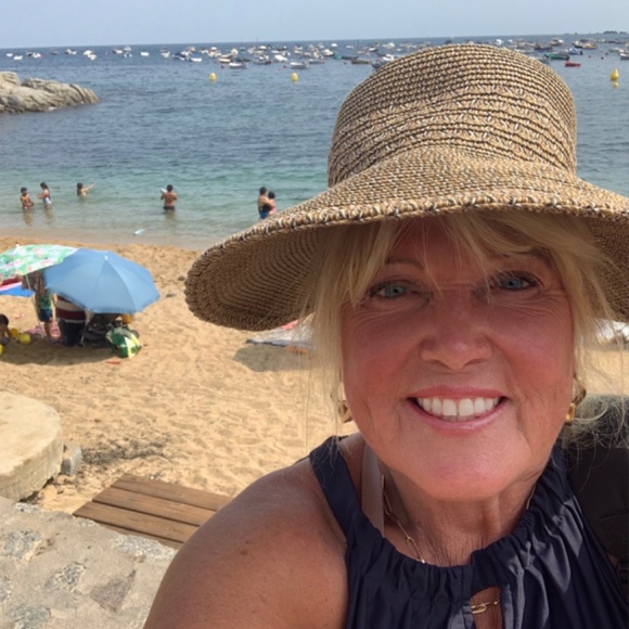 Meet your Posher, Lindy - Picture 5 of 6